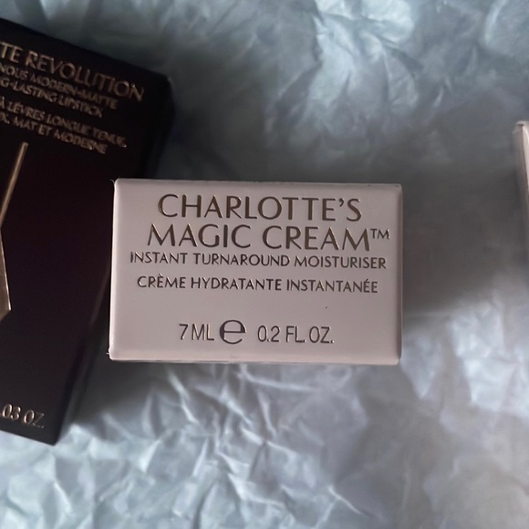 Charlotte Tilbury Sample Collection - Picture 3 of 4